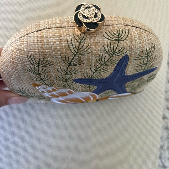 Clutch purse with chain - Picture 3 of 6